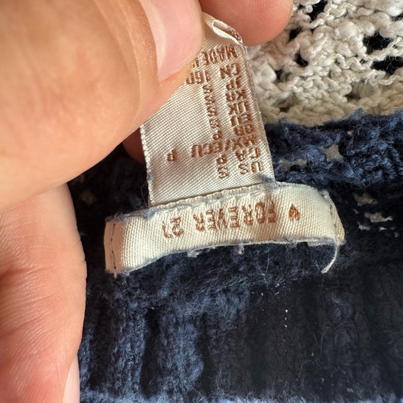 Strip blue and White sweater from forever21 - Picture 3 of 3